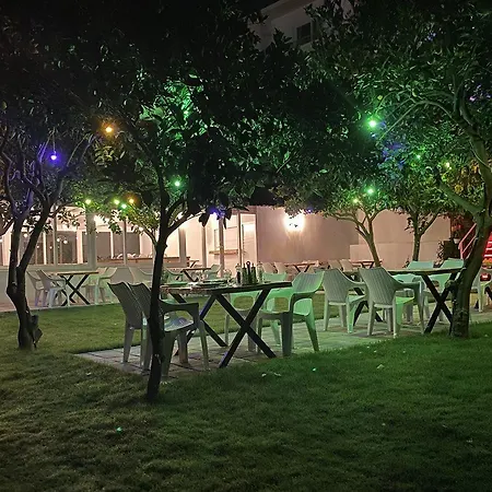 Hotel Aroma Butik 3*